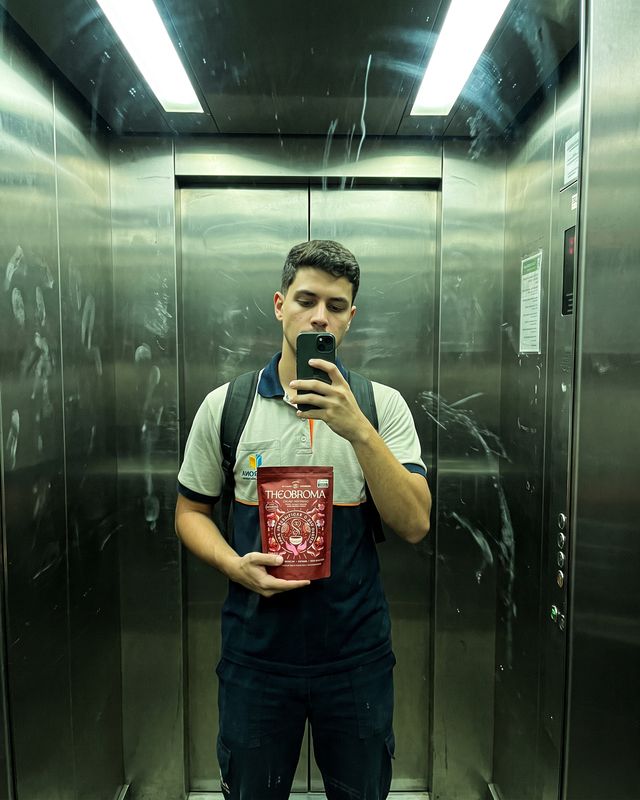 Cliente com Cacau Tântrico: tantrico caseira elevador