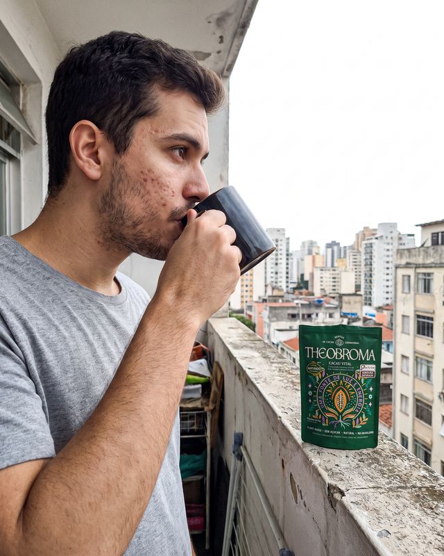 Cliente com Cacau Vital: vital homem perfil varanda